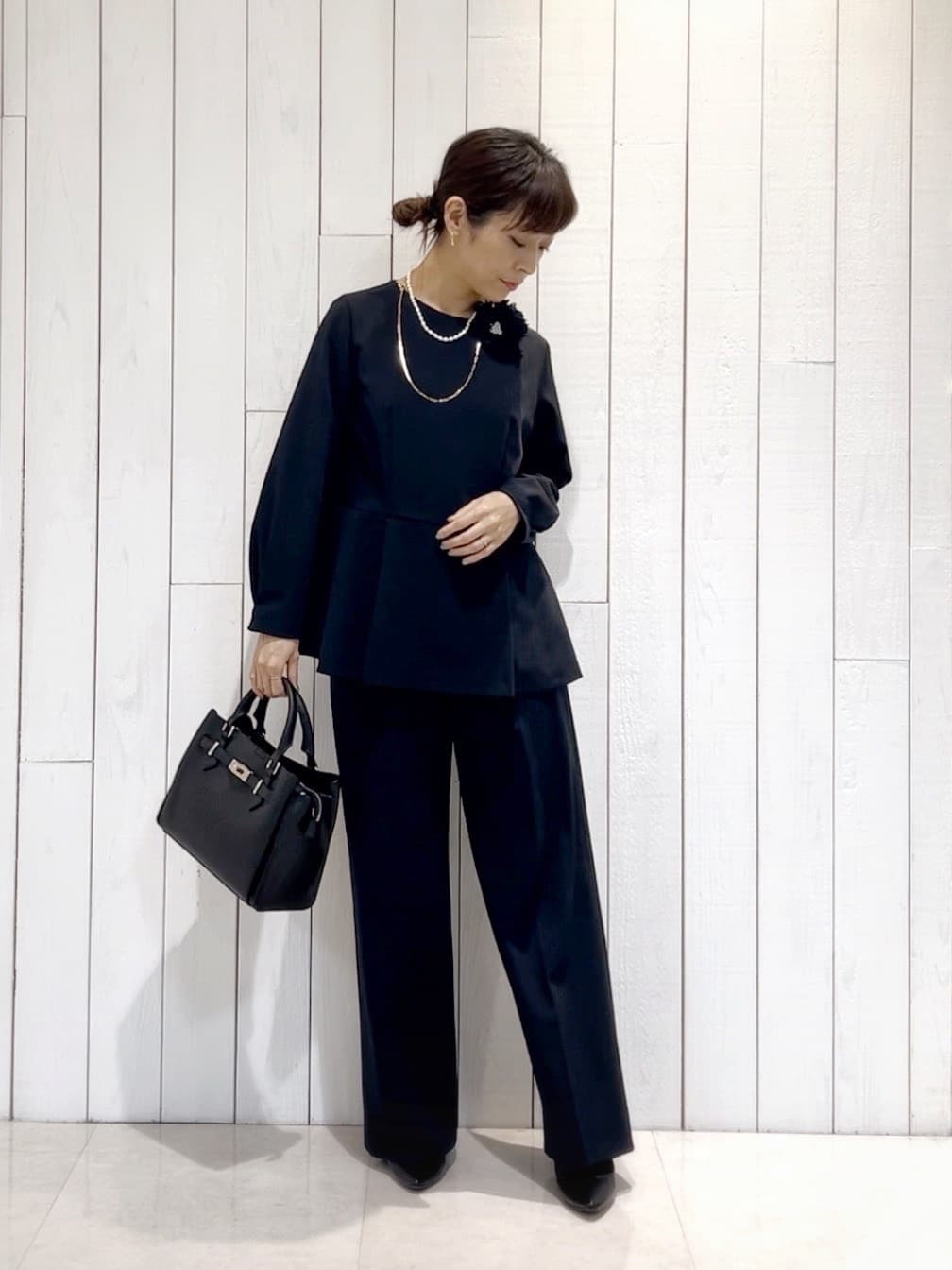 𝑹𝑶𝑴𝑰さんの「INDIVI｜【洗える／SETUP可能／セレモニー】ペプラムブラウス」を使ったコーディネート