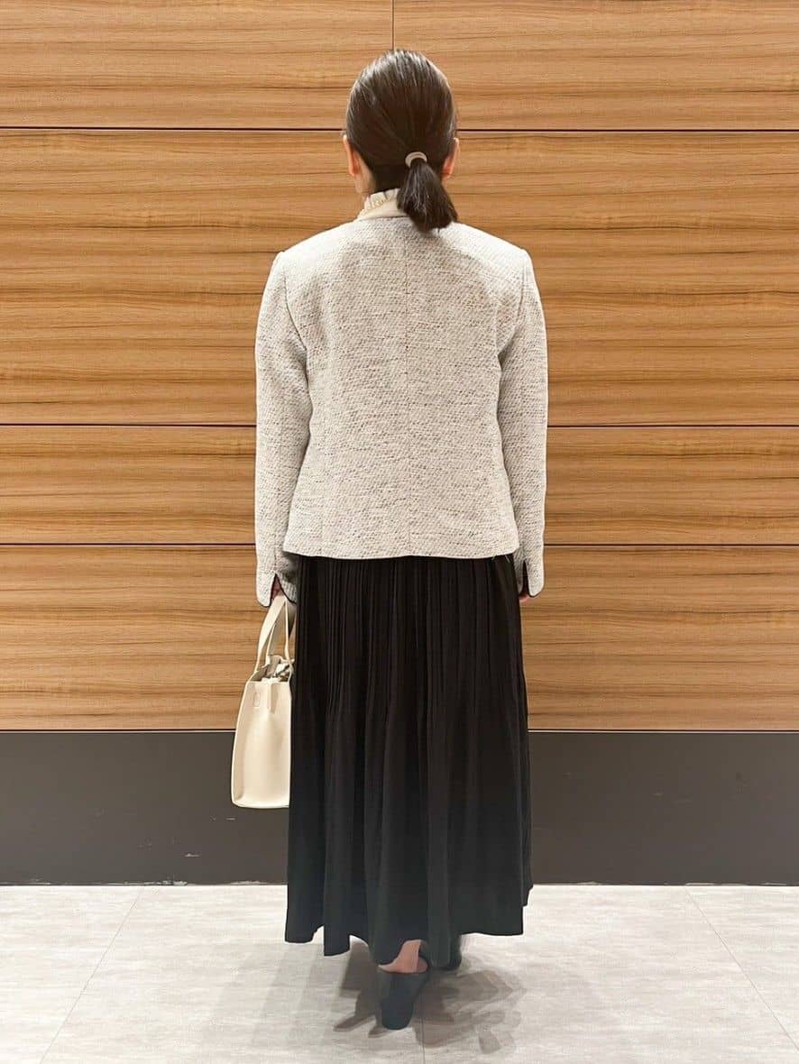 Mii (みー)さんの「SHOO･LA･RUE｜◆【通勤/セレモニー】女性らしいハートネック パイピング ツイードジャケット」を使ったコーディネート
