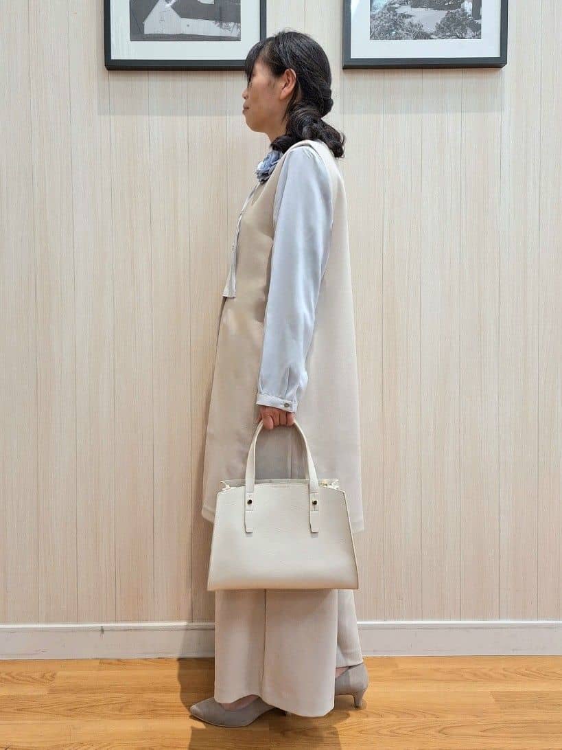 Saoさんの「SHOO･LA･RUE｜【通勤/デイリー/セットアップ可】マルチに使える カットジョーゼット ワイドパンツ」を使ったコーディネート