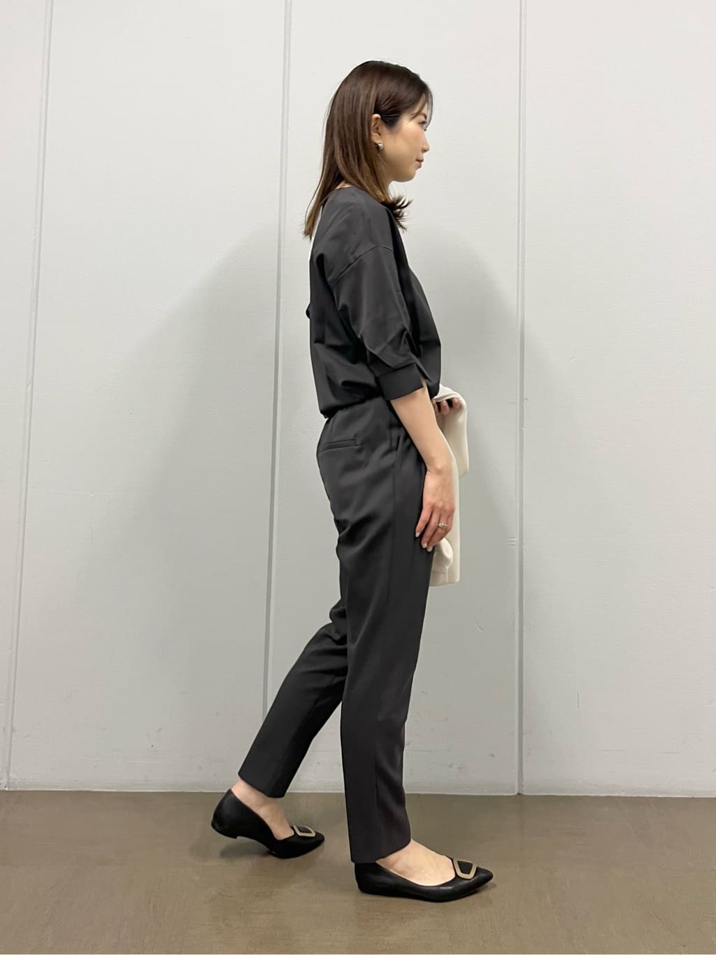 shokoさんの「INDIVI｜【パンツ人気1位／褒められパンツ／洗える】ウエストゴムタックテーパードパンツ」を使ったコーディネート