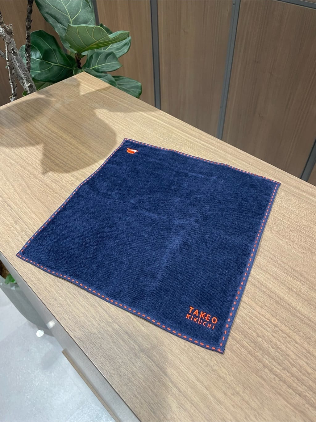 コウノ モトヤさんの「TAKEO KIKUCHI｜【Made in JAPAN】タオルハンカチ」を使ったコーディネート