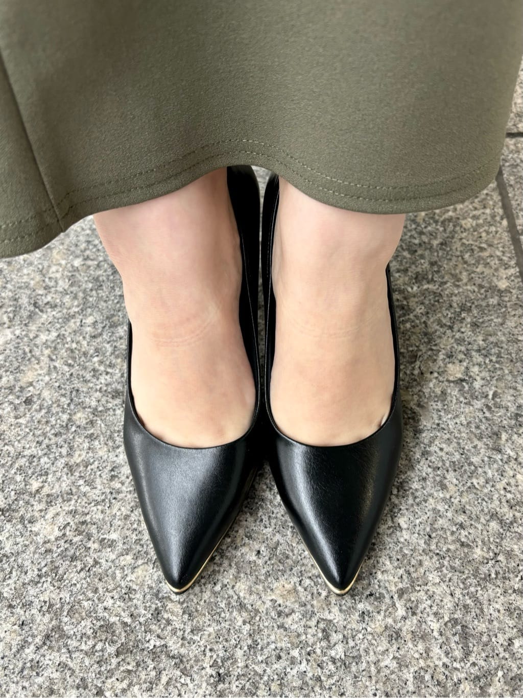 まっきーさんの「ESPERANZA｜【レイン対応/12時間パンプス】約8.5cm　歩きやすくて疲れにくい」を使ったコーディネート