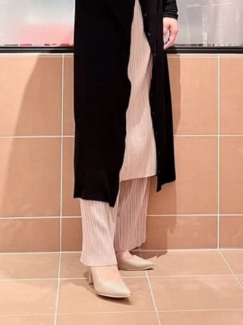 kaoriさんの「ESPERANZA｜【レイン対応/12時間パンプス】約8.5cm　歩きやすくて疲れにくい」を使ったコーディネート