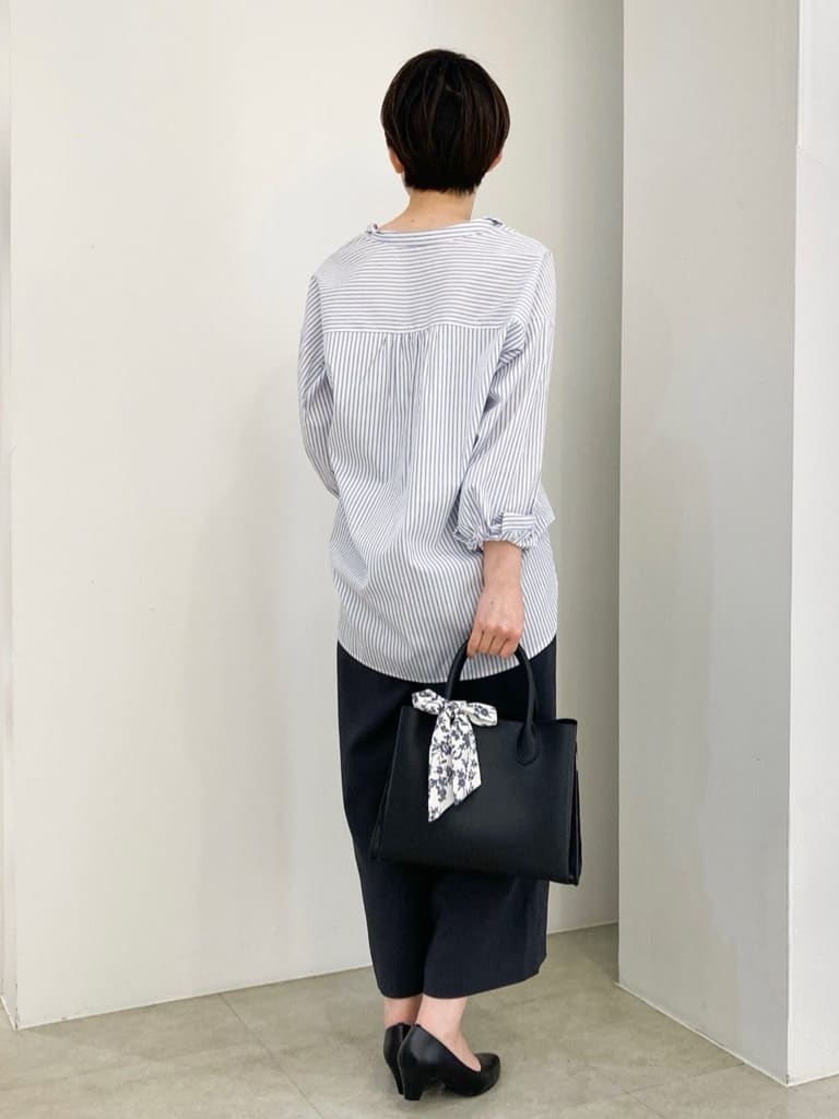 KUROさんの「grove｜【ふわっと心地よい足入れ】やわここち(R)Vカットパンプス」を使ったコーディネート