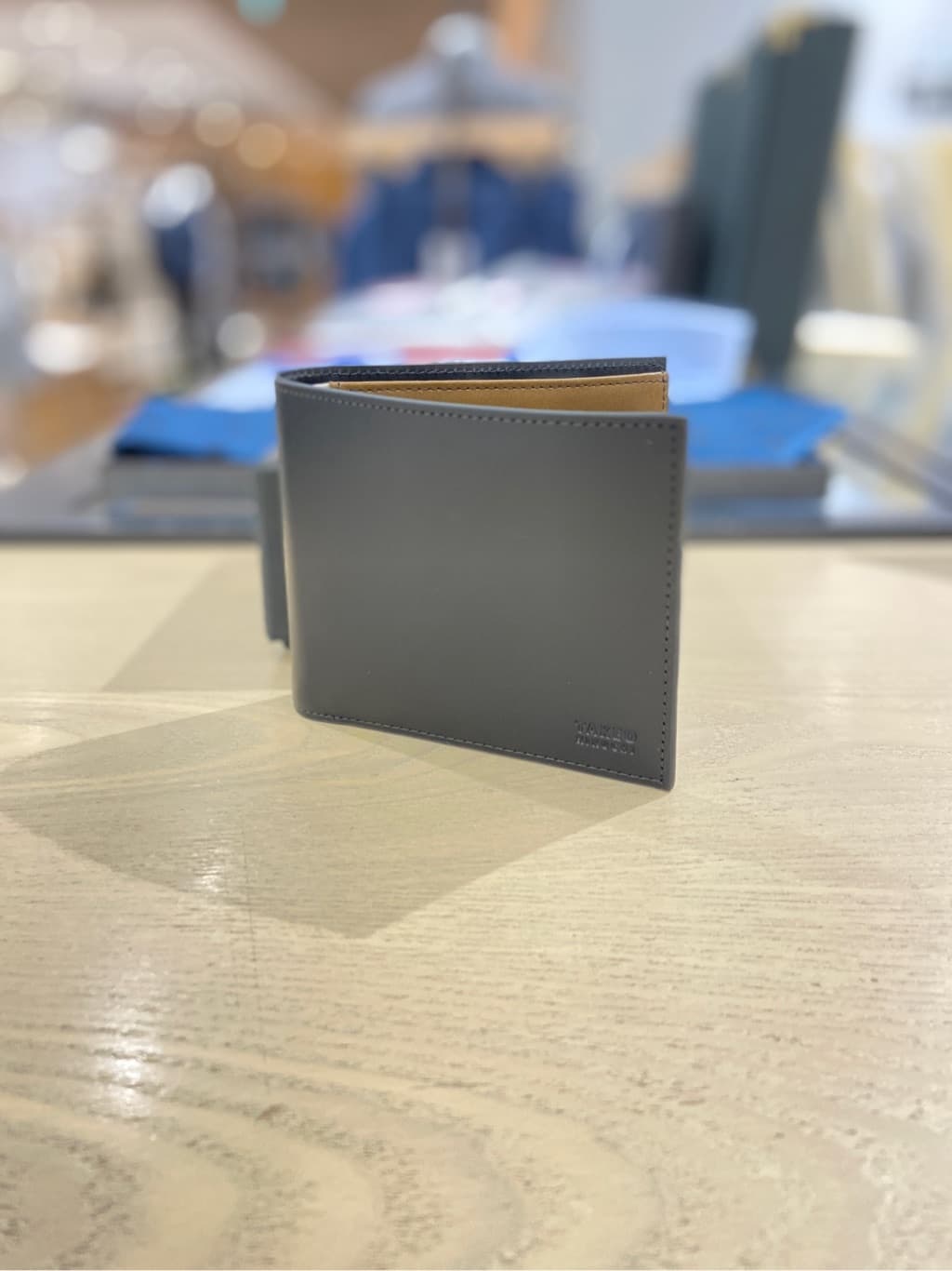 わいずみさんの「TAKEO KIKUCHI｜アンティーク調レザー 2つ折り財布」を使ったコーディネート