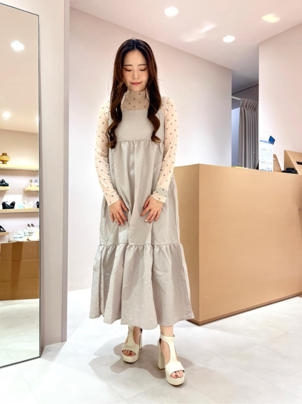 aya.oさんの「ESPERANZA｜Tストラップスクエアサンダル 24SS」を使ったコーディネート