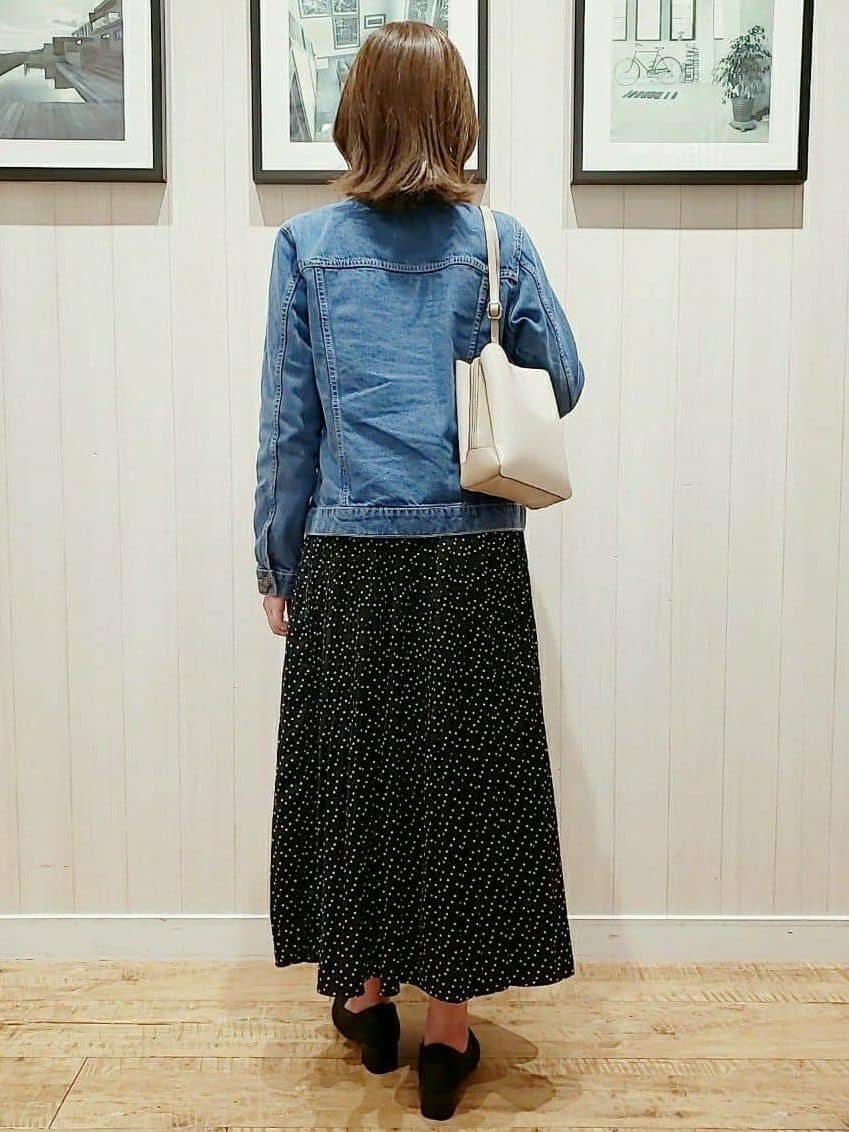 Riさんの「SHOO･LA･RUE｜【軽量/大人カジュアル】 ふわっと軽い三層ショルダーバッグ」を使ったコーディネート