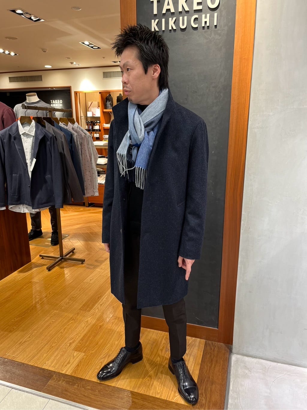 Yokochiさんの「TAKEO KIKUCHI｜【ウールカシミヤブレンド】ビーバー調 スタンドカラー コート」を使ったコーディネート
