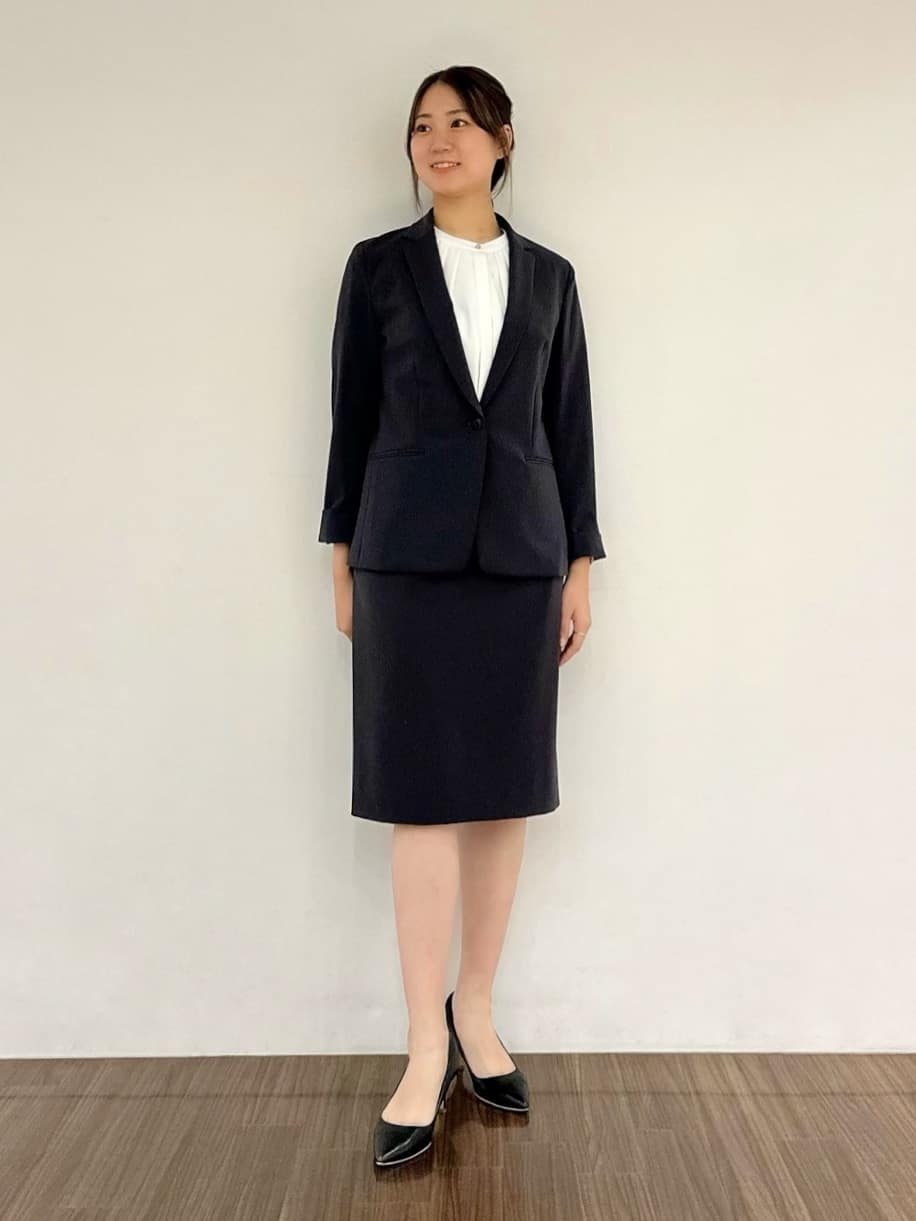 yazuさんの「INDIVI｜【洗える/UVケア/エコ/日本製】ストレッチ ストレートスカート」を使ったコーディネート