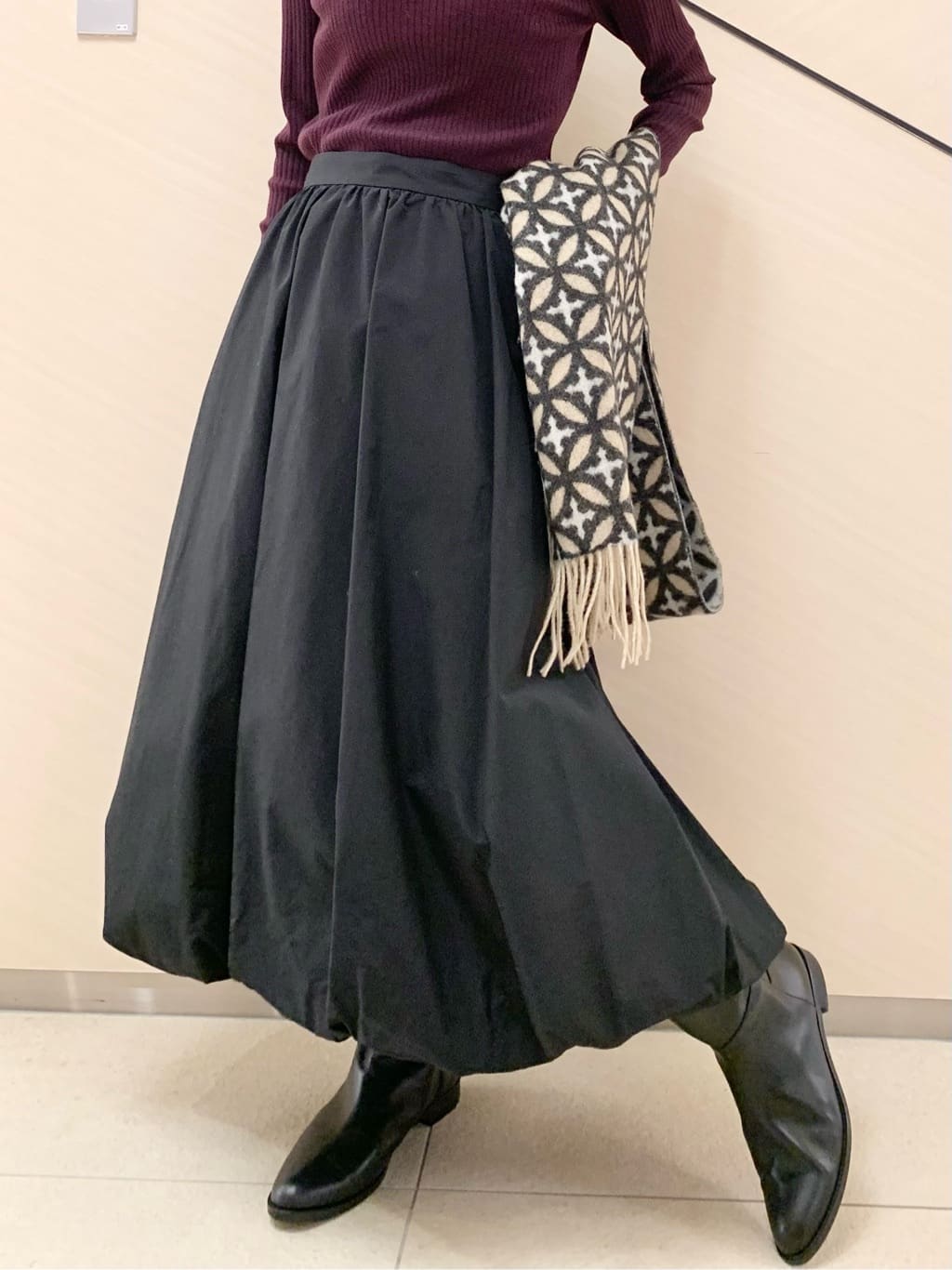 清水夏姫さんの「DRESSTERIOR｜オーバーラップサークル カシミヤ100%マフラー」を使ったコーディネート