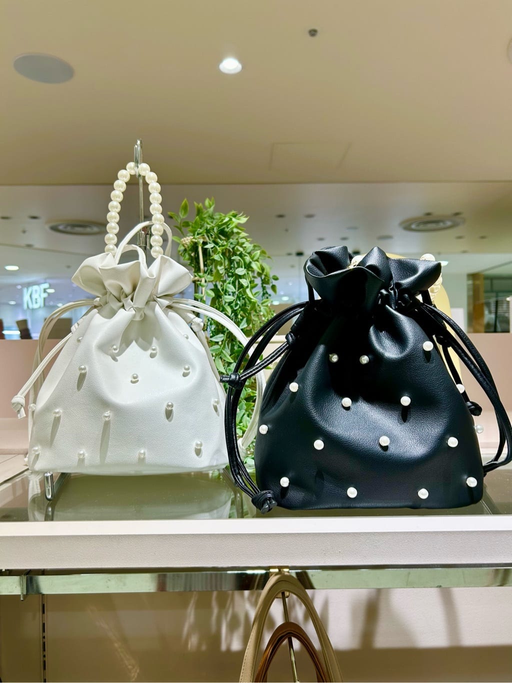 かなぴぃさんの「ESPERANZA｜Tストラップパンプス 24SS」を使ったコーディネート