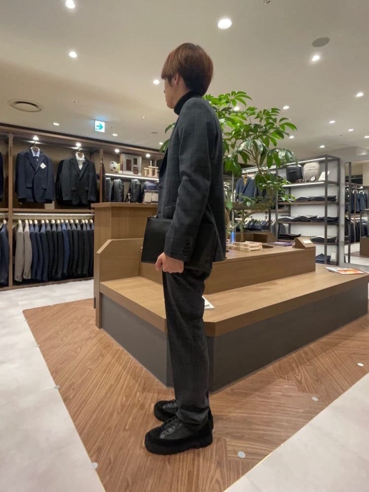 ゆうさんの「TAKEO KIKUCHI｜シャイニー ウインドウペン パンツ」を使ったコーディネート