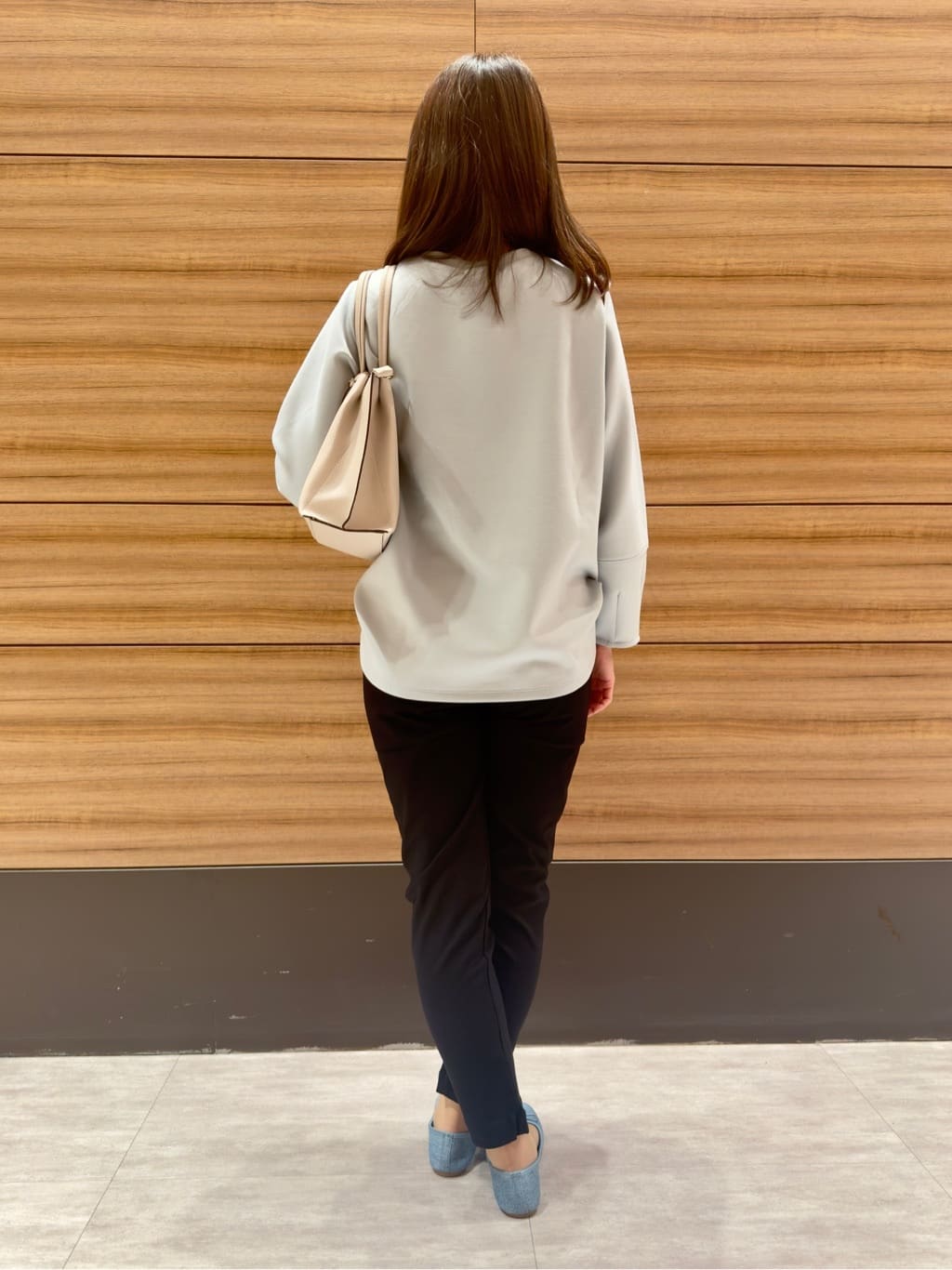 𝐂𝐡𝐢𝐢 &hearts;(ちー)さんの「SHOO･LA･RUE｜【SS-3L/無理せずスリム】 ぐんぐん伸びる イージーテーパードパンツ」を使ったコーディネート