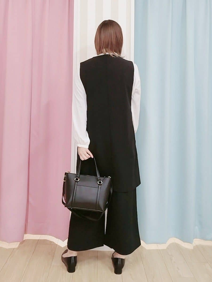 みささんの「SHOO･LA･RUE｜【通勤/デイリー/セットアップ可】マルチに使える カットジョーゼット ワイドパンツ」を使ったコーディネート
