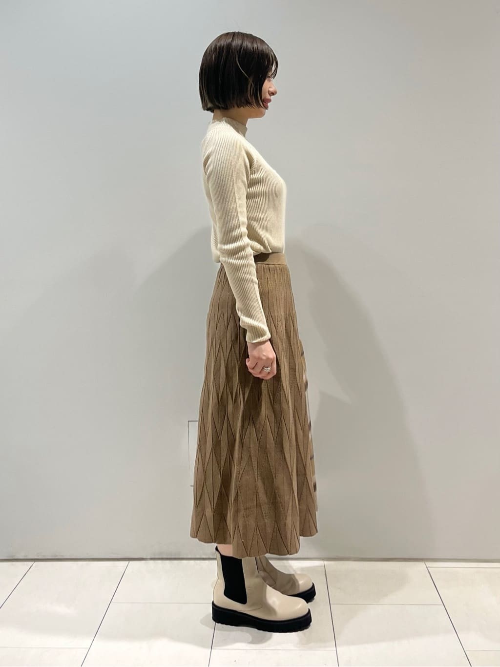 KAOさんの「INDIVI｜【定番人気！/名品コート/日本製】ウール100%チェスターコート」を使ったコーディネート