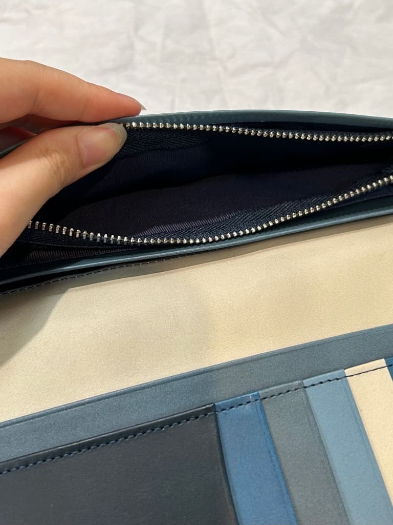 さりーちゃんさんの「TAKEO KIKUCHI｜アンティーク調レザー 2つ折り長財布」を使ったコーディネート