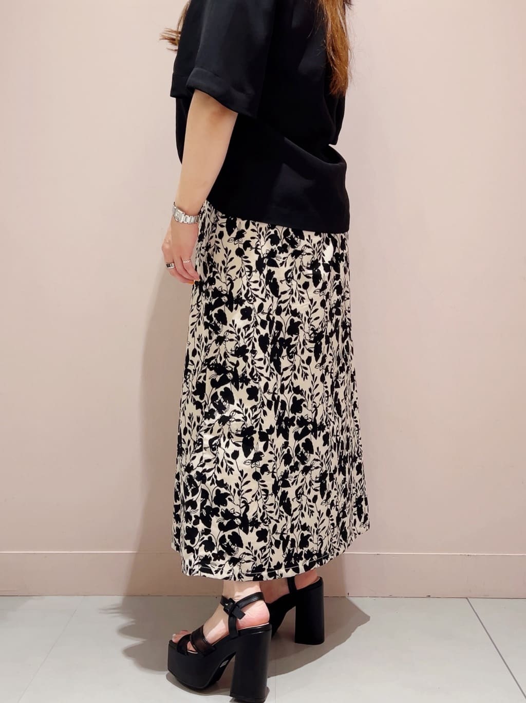 りえさんの「ESPERANZA｜ラク盛り厚底サンダルⅢ」を使ったコーディネート