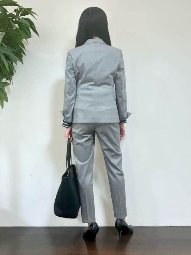 カレンさんの「UNTITLED｜【洗える通勤スーツ】レジェールギャバ ストレッチテーラードジャケット」を使ったコーディネート