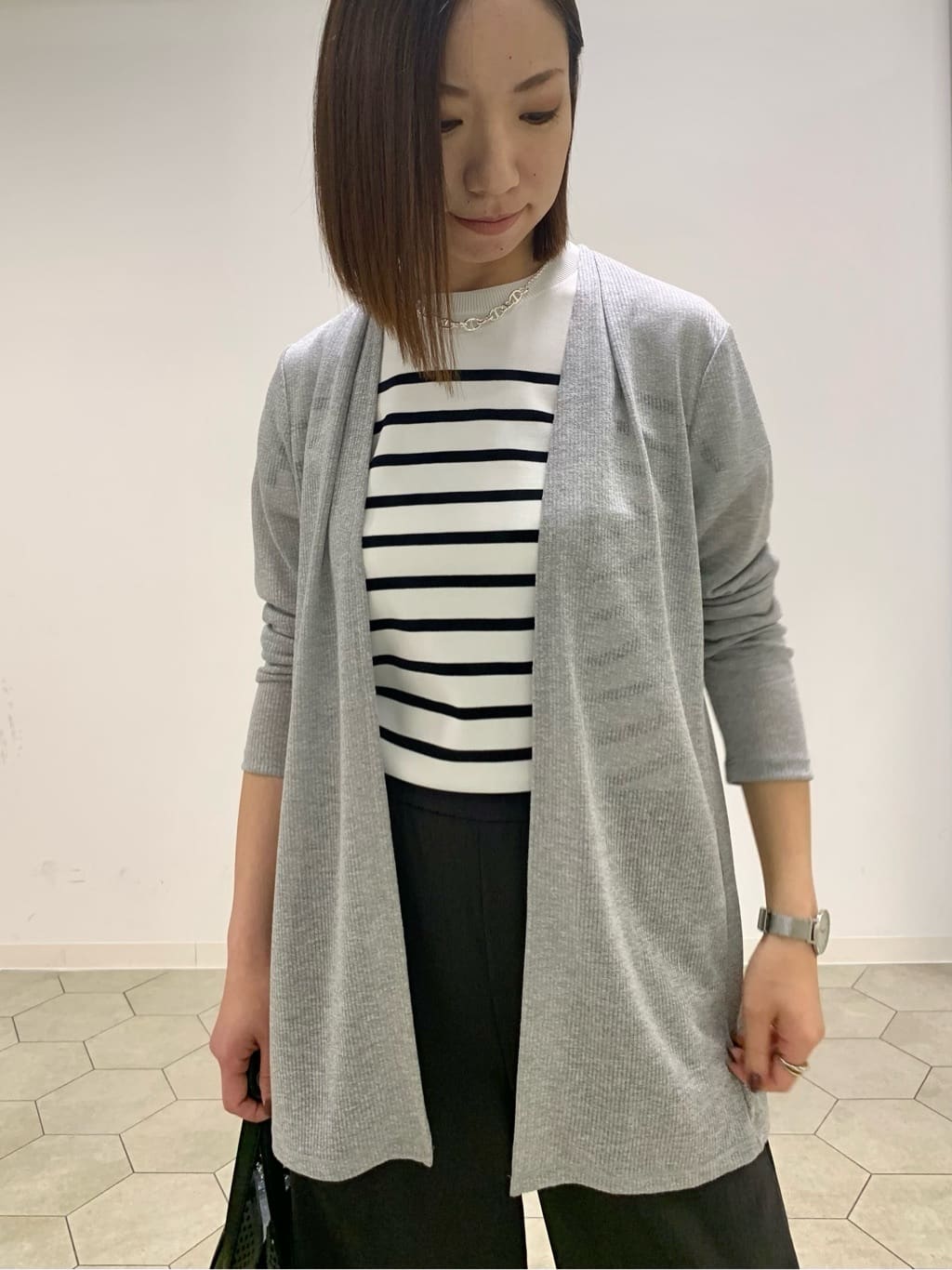 yurinaさんの「INDIVI｜【洗える／シアーストライプ柄】着流しジャージカーディガン」を使ったコーディネート