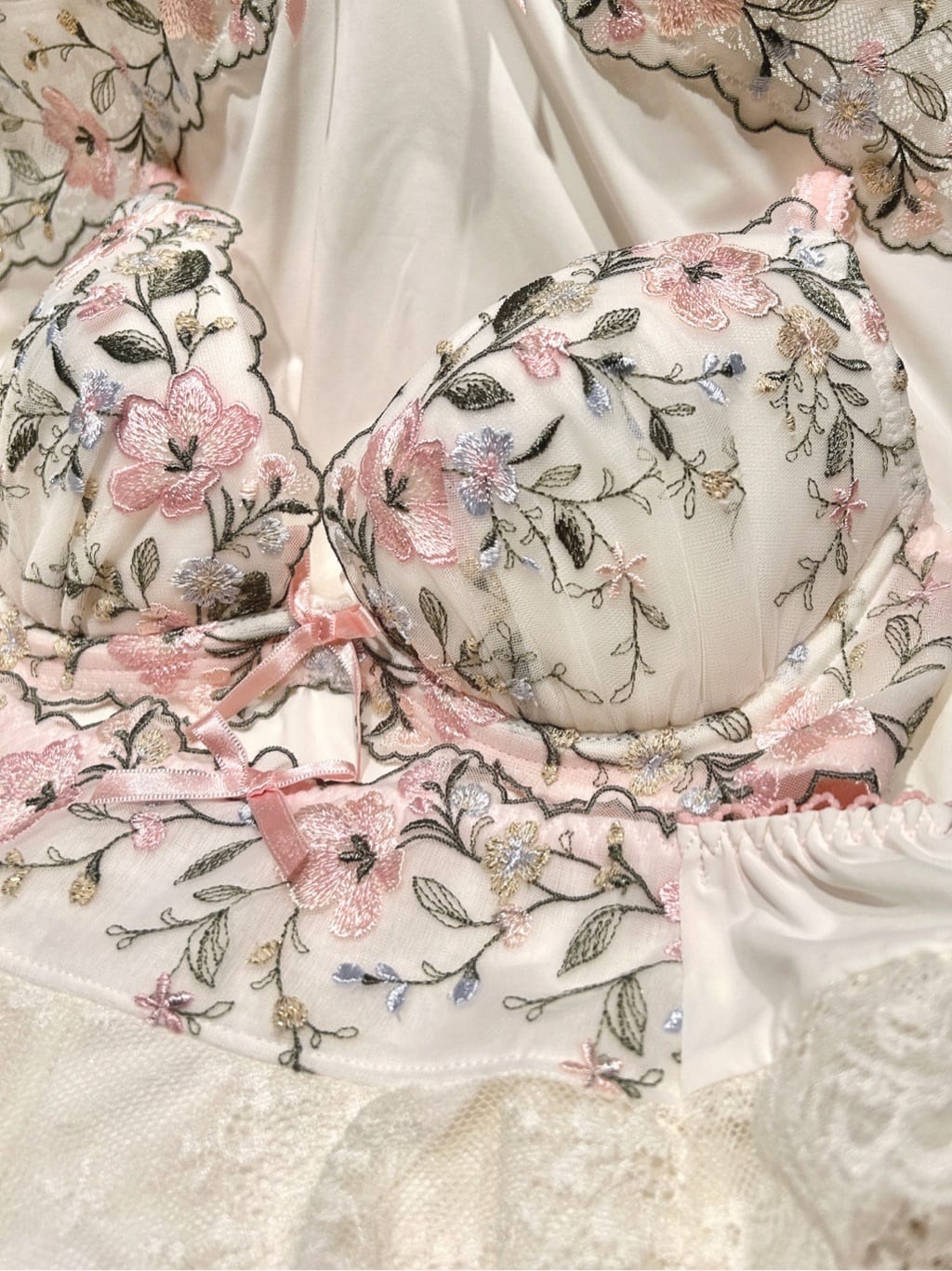 ichiさんの「Risa Magli｜シェンナ ブラジャー（E-F）＜リサマリ ミラクル谷間ブラ＞」を使ったコーディネート