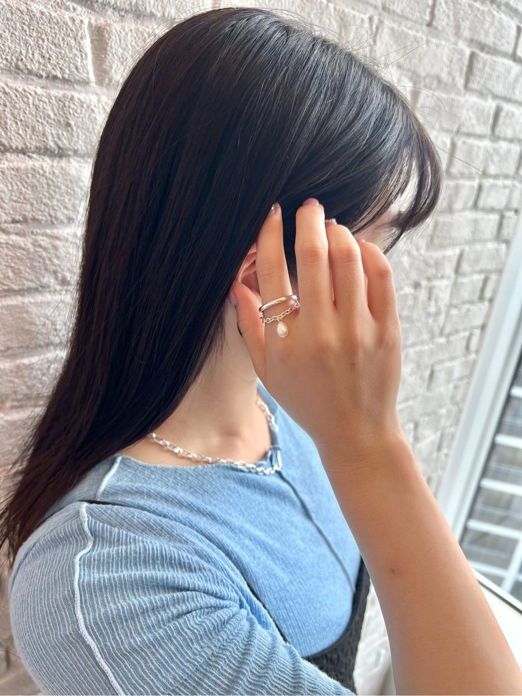 shioriさんの「COCOSHNIK｜シルバー ドームチェーン フックネックレス」を使ったコーディネート