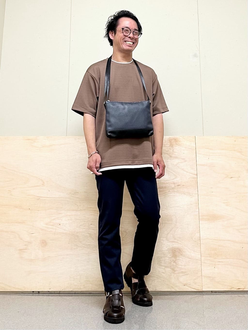 KENJI Iさんの「THE SHOP TK｜サフィアーノミニサコッシュ」を使ったコーディネート