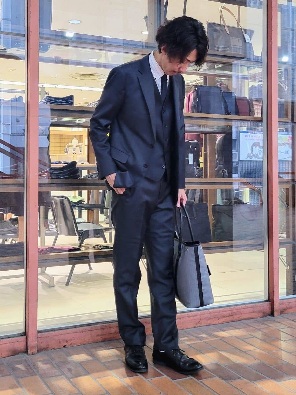 piroyaさんの「TAKEO KIKUCHI｜【Three by Three】シャイニーシャークピンヘッド スーツ/3ピース対応可」を使ったコーディネート