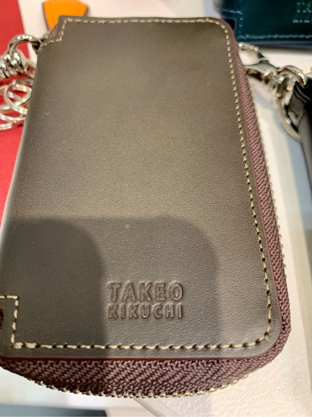 木村剛さんの「TAKEO KIKUCHI｜アンティーク調レザー キーケース」を使ったコーディネート