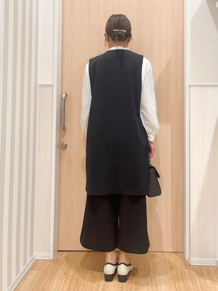 natsumiさんの「SHOO･LA･RUE｜【通勤/デイリー/セットアップ可】マルチに使える カットジョーゼット ワイドパンツ」を使ったコーディネート
