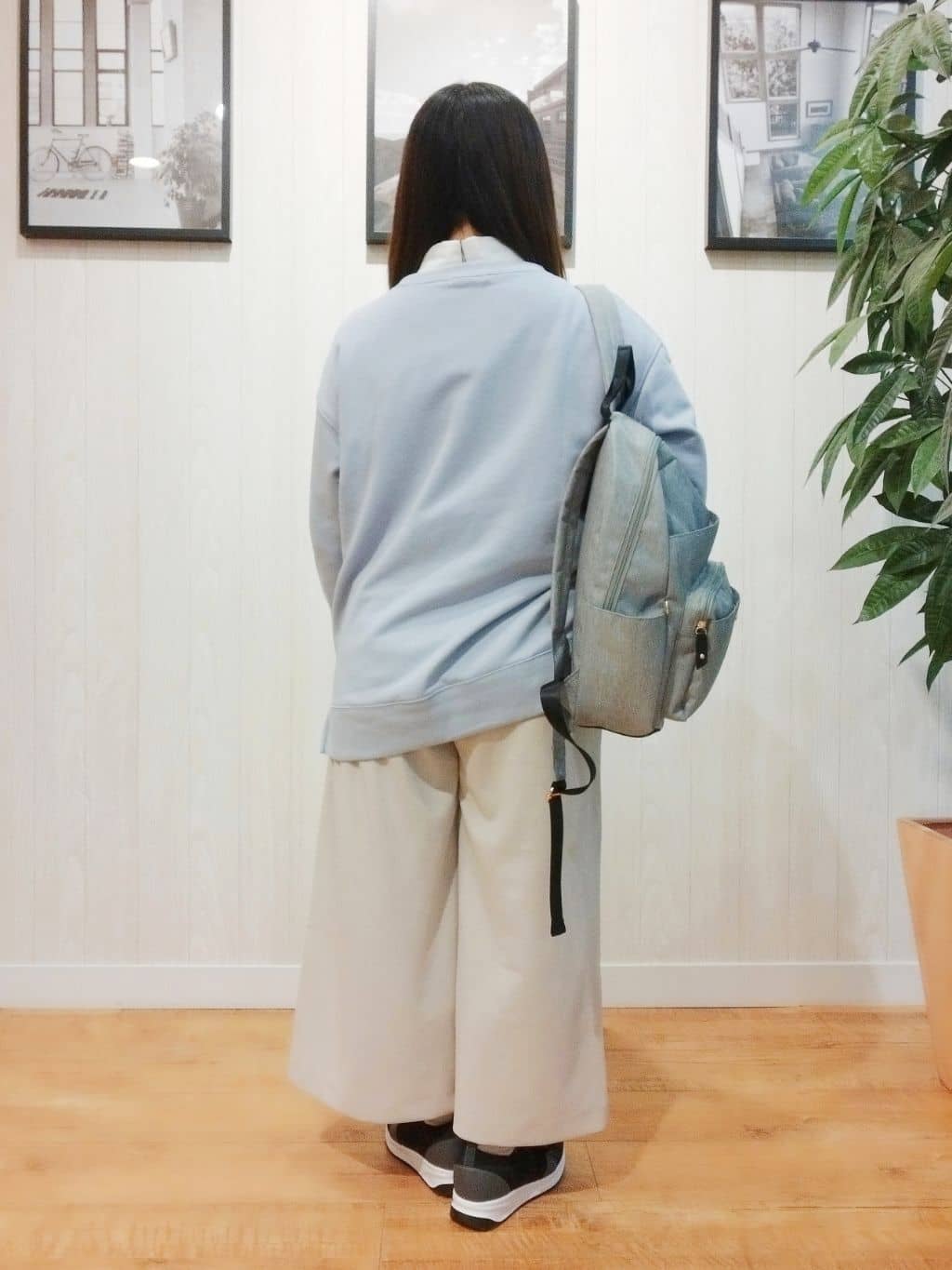 mさんの「SHOO･LA･RUE｜【通勤/デイリー/セットアップ可】マルチに使える カットジョーゼット ワイドパンツ」を使ったコーディネート