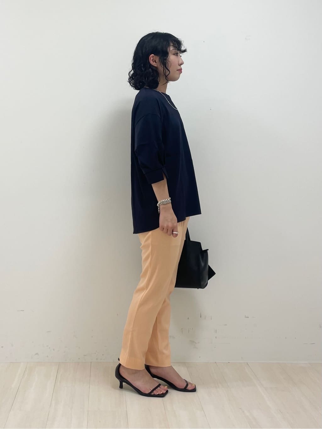 kanaさんの「INDIVI｜【パンツ人気1位／褒められパンツ／洗える】ウエストゴムタックテーパードパンツ」を使ったコーディネート