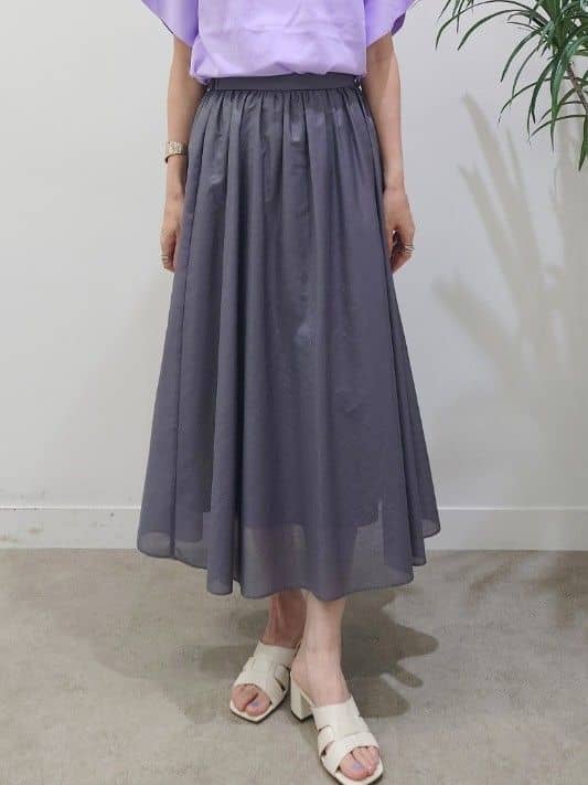 MUTSUKOさんの「UNTITLED｜【手洗い／88cm正方形】エンブレムプリントスカーフ」を使ったコーディネート