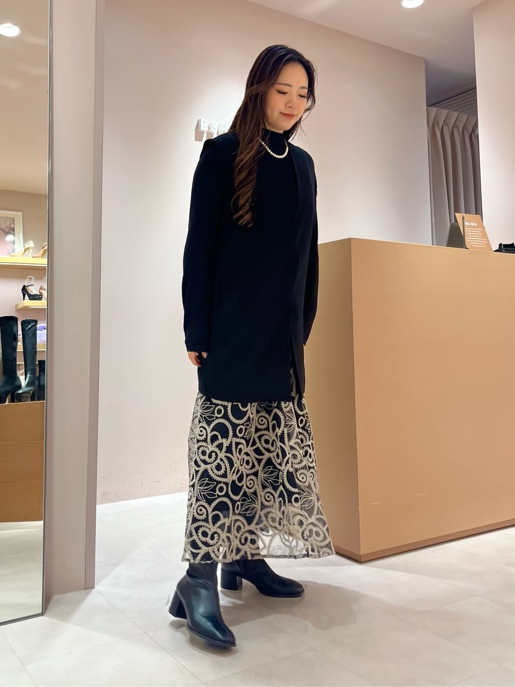 aya.oさんの「ESPERANZA｜スクエアトゥロングブーツ【ロングセラー／歩きやすい／ローヒール／ストレッチ／サイドジップ／着脱簡単／」を使ったコーディネート