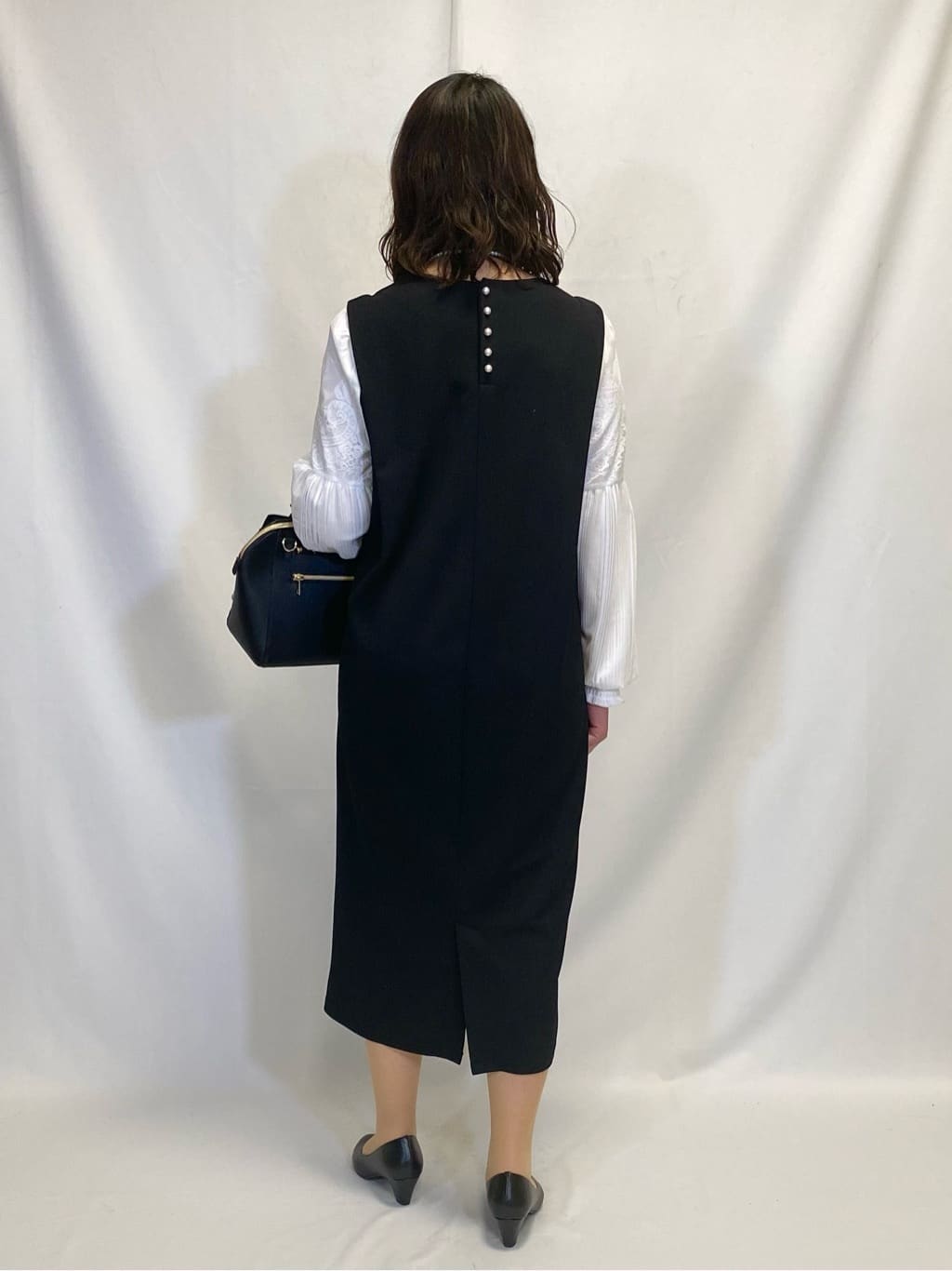 COCOさんの「grove｜【ふわっと心地よい足入れ】やわここち(R)Vカットパンプス」を使ったコーディネート