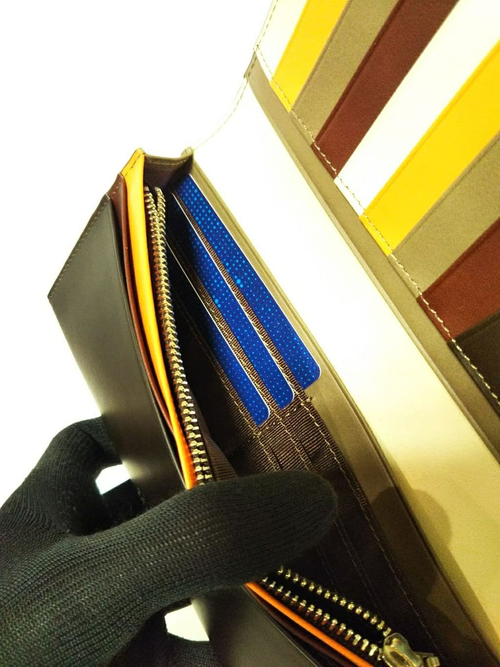 yasuさんの「TAKEO KIKUCHI｜アンティーク調レザー 2つ折り長財布」を使ったコーディネート