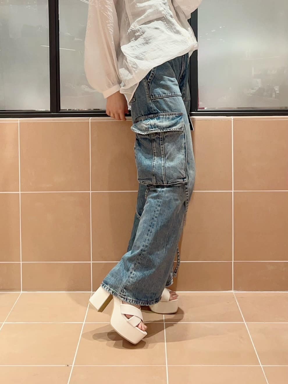 kaoriさんの「ESPERANZA｜◆【ラク盛り／サンダル】リピーター続出／脚長美脚　ラク盛り厚底サンダル　24年Ver」を使ったコーディネート