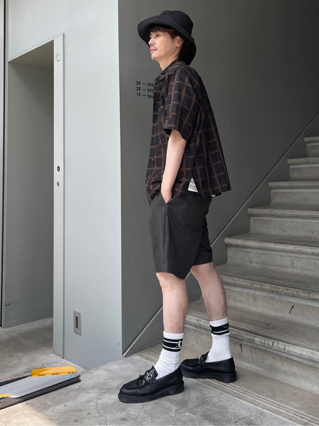 Shintaroさんの「TAKEO KIKUCHI｜【抗菌防臭／5サイズ展開】ハイゲージポンチ Tシャツ」を使ったコーディネート
