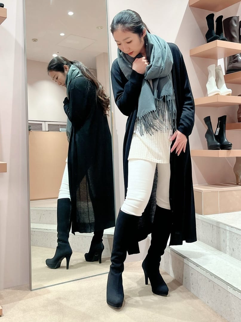 kaoriさんの「ESPERANZA｜洗えるシンプルカラーストール 累計販売約5000枚【防寒／マフラー／無地／ギフト】」を使ったコーディネート