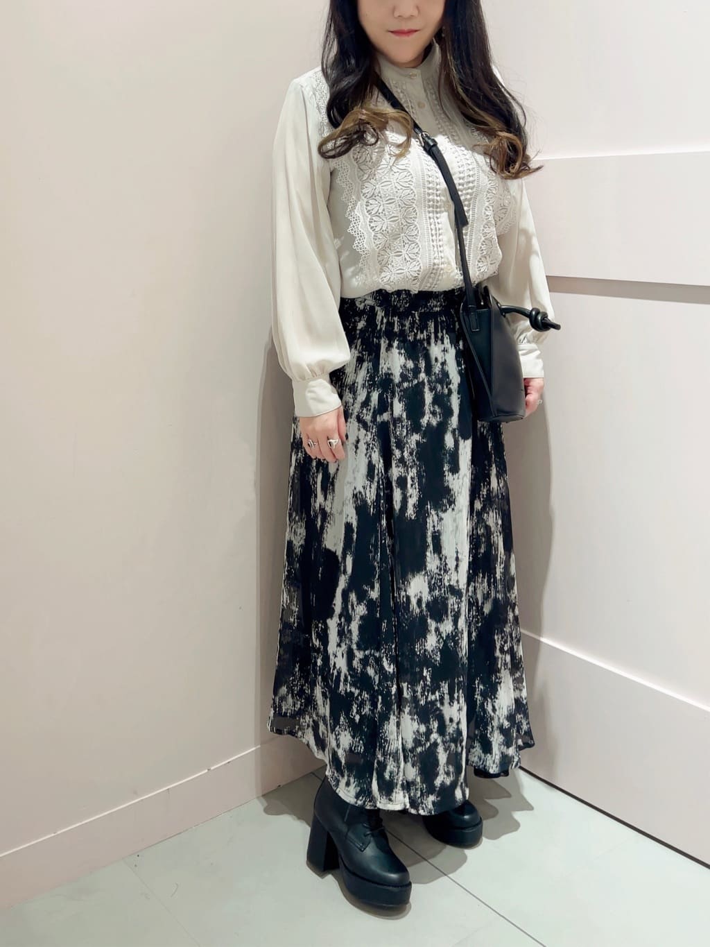 りえさんの「ESPERANZA｜厚底レースアップブーツ」を使ったコーディネート