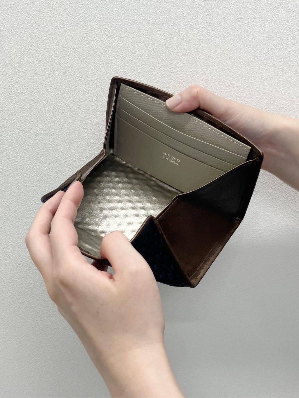 Cさんの「HIROKO HAYASHI｜CARATI（カラーティ）マルチ財布」を使ったコーディネート