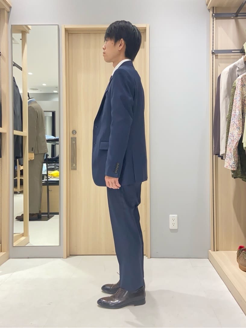 わいずみさんの「TAKEO KIKUCHI｜【Three by Three】シャイニーシャークピンヘッド スーツ/3ピース対応可」を使ったコーディネート