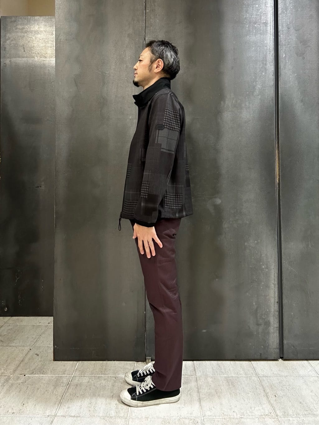 coheyさんの「TAKEO KIKUCHI｜【全7サイズ&times;8色展開！】トップマルチヘリンボン パンツ」を使ったコーディネート