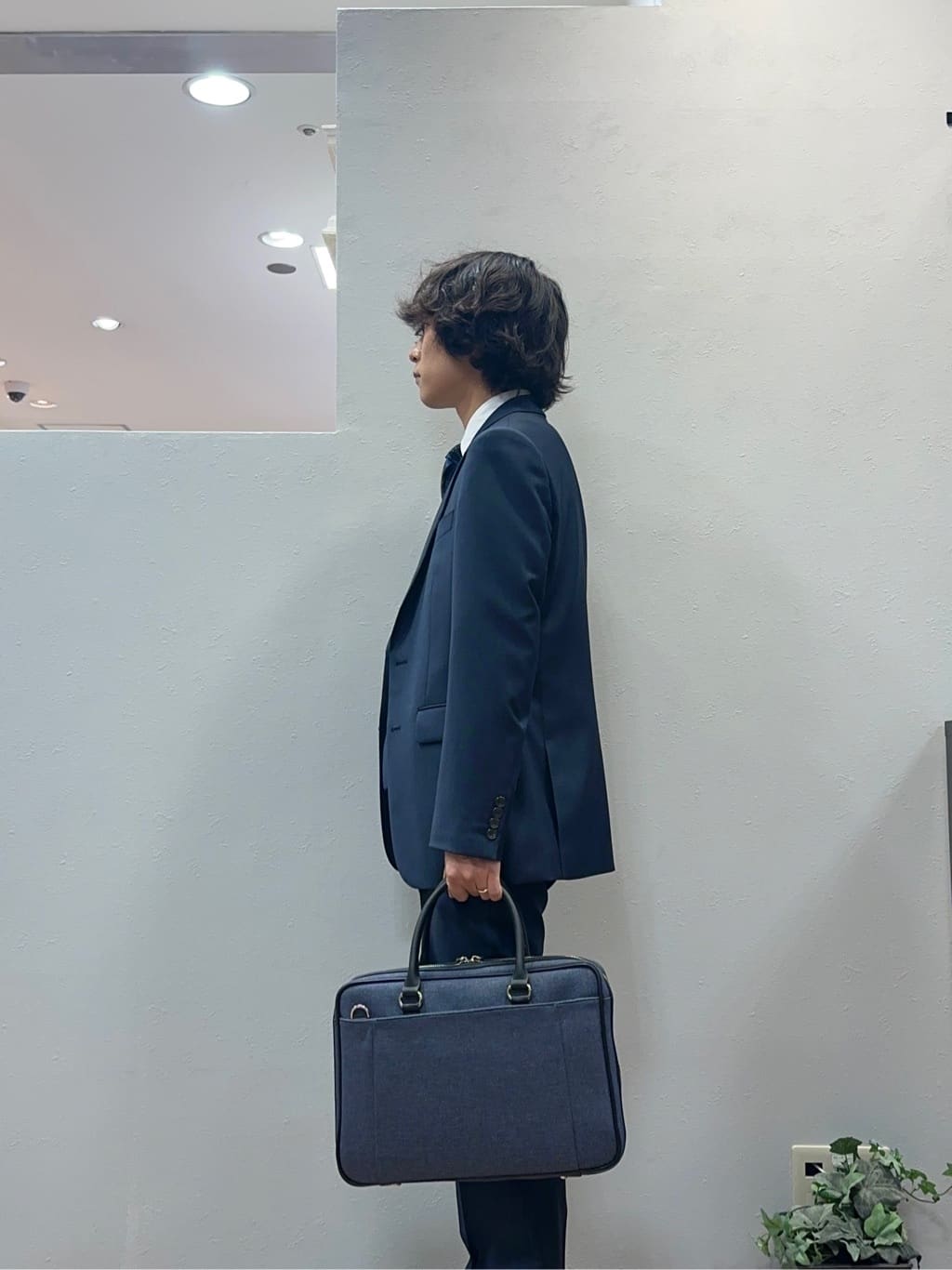 Uさんの「TAKEO KIKUCHI｜【Three by Three】シャイニーシャークピンヘッド スーツ/3ピース対応可」を使ったコーディネート