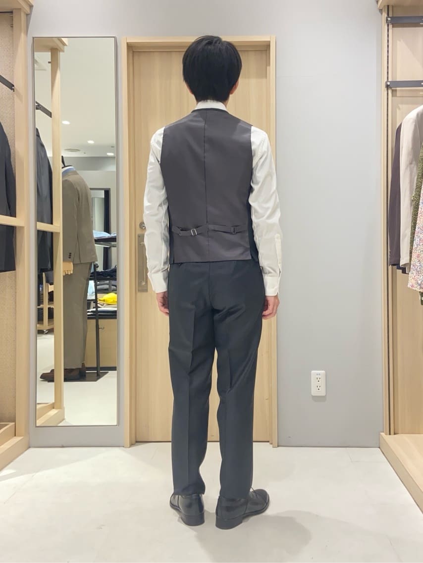 わいずみさんの「TAKEO KIKUCHI｜【Three by Three】シャイニーシャークピンヘッド スーツ/3ピース対応可」を使ったコーディネート