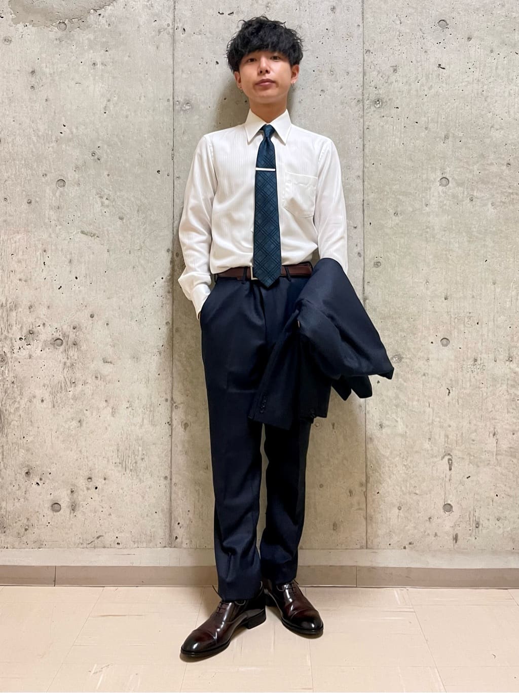 すずきさんの「TAKEO KIKUCHI｜ドビーストライプ ビジネス シャツ」を使ったコーディネート