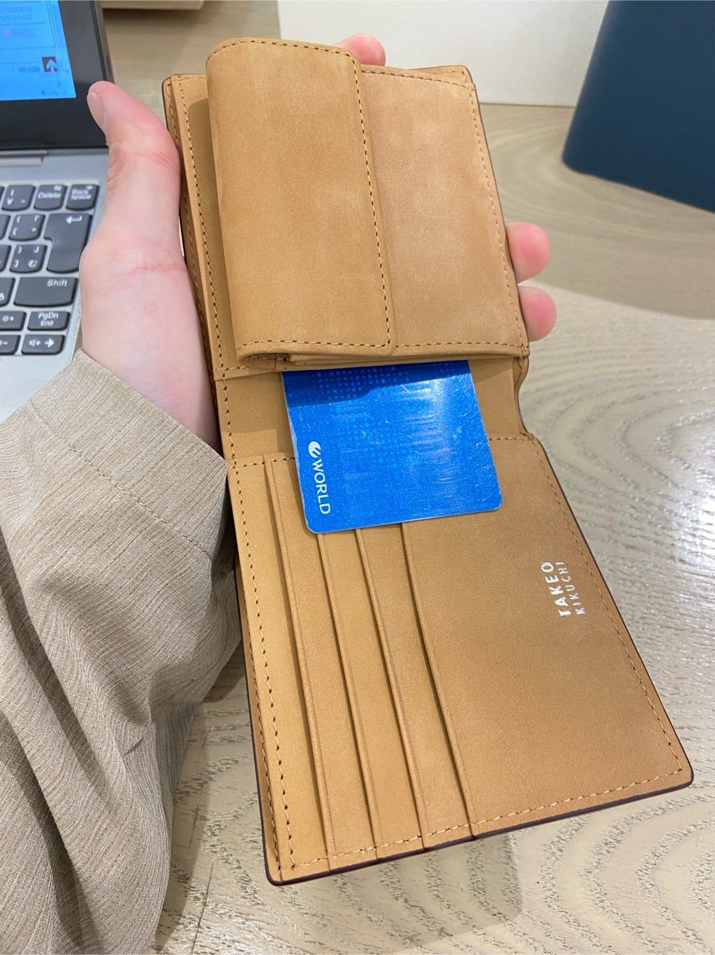 わいずみさんの「TAKEO KIKUCHI｜【ソフト＆ナチュラル】ミニメッシュ レザー 2つ折り財布」を使ったコーディネート