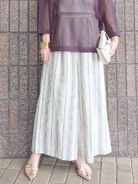 MUTSUKOさんの「UNTITLED｜【手洗い／88cm正方形】エンブレムプリントスカーフ」を使ったコーディネート