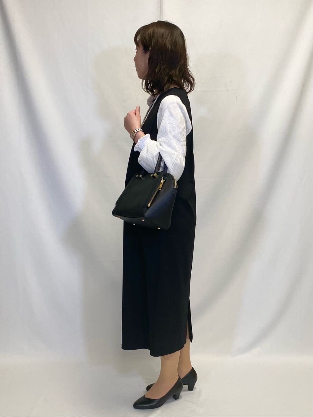 COCOさんの「grove｜【ふわっと心地よい足入れ】やわここち(R)Vカットパンプス」を使ったコーディネート
