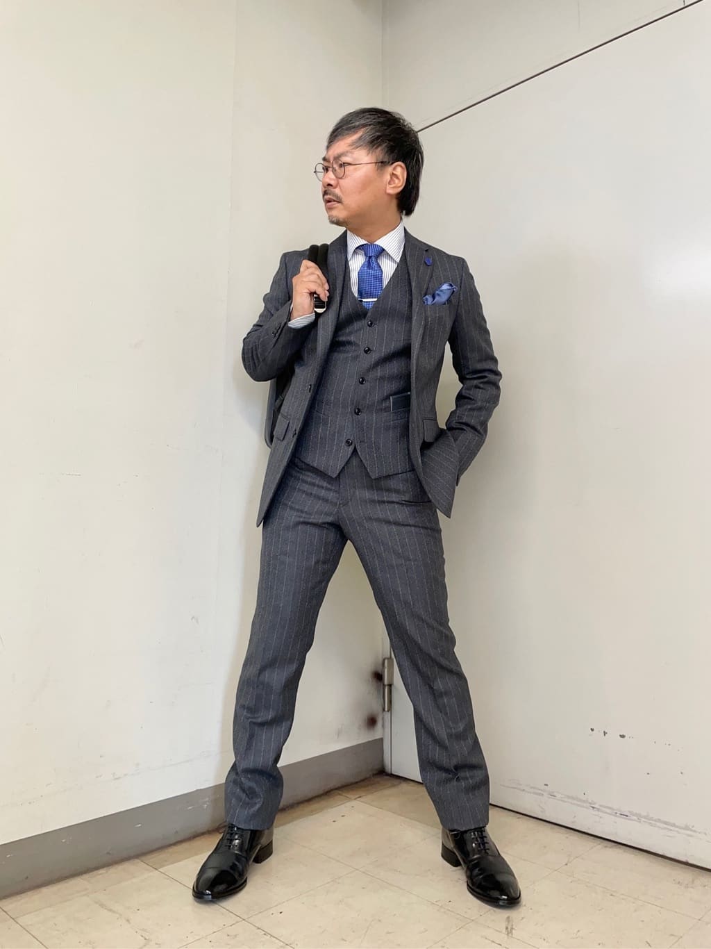 MAKOTO AIさんの「TAKEO KIKUCHI｜フォーマルチーフ」を使ったコーディネート