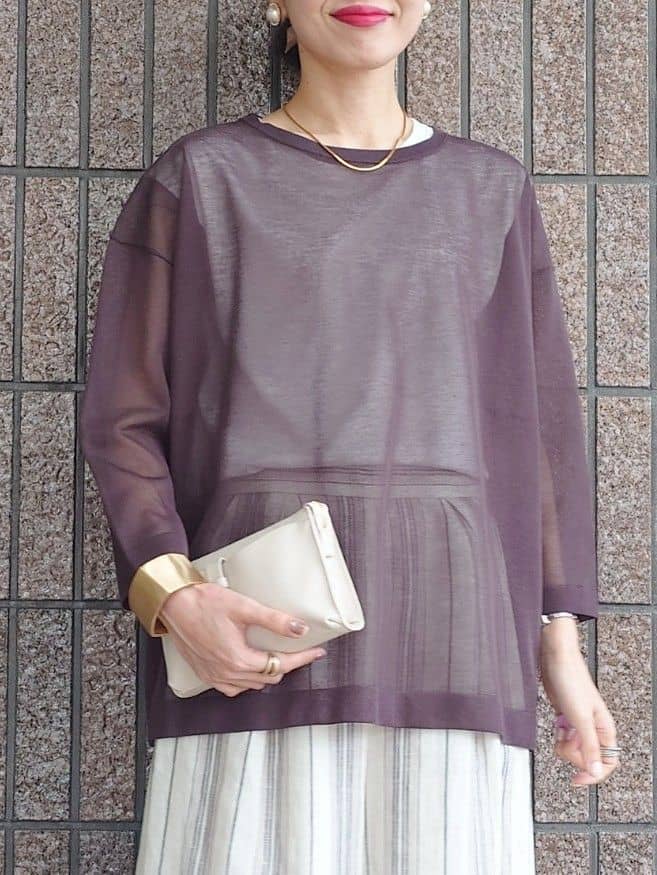MUTSUKOさんの「UNTITLED｜【手洗い／88cm正方形】エンブレムプリントスカーフ」を使ったコーディネート